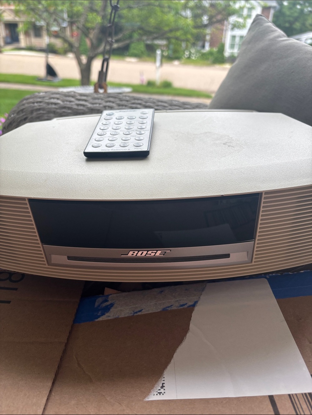Bose Compact Cream Stereo System with Remote CD Player needs fixed